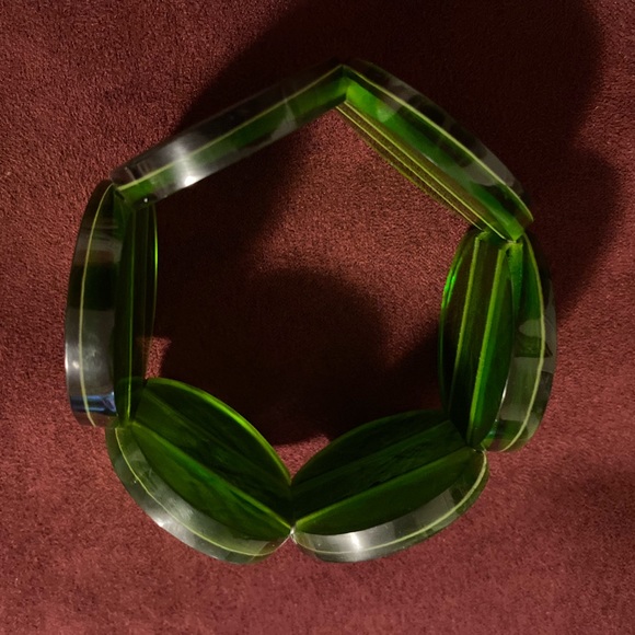 Art Deco Lucite Lime Green Bracelet - Picture 6 of 7